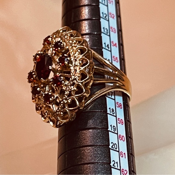 ♥️Stunning 375 Yellow Gold European Antique Filigree Garnet Dinner Ring! - Picture 16 of 16